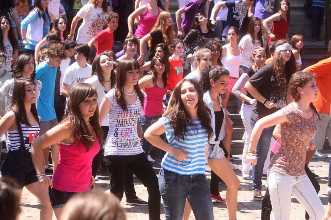 'Flashmob' junto al instituto Sagasta-37